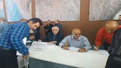همزمان با دومین روز از بزرگداشت هفته دولت میز خدمت ارتباط مسئولین با مردم در محل مصلای کرمان برگزار گردید
